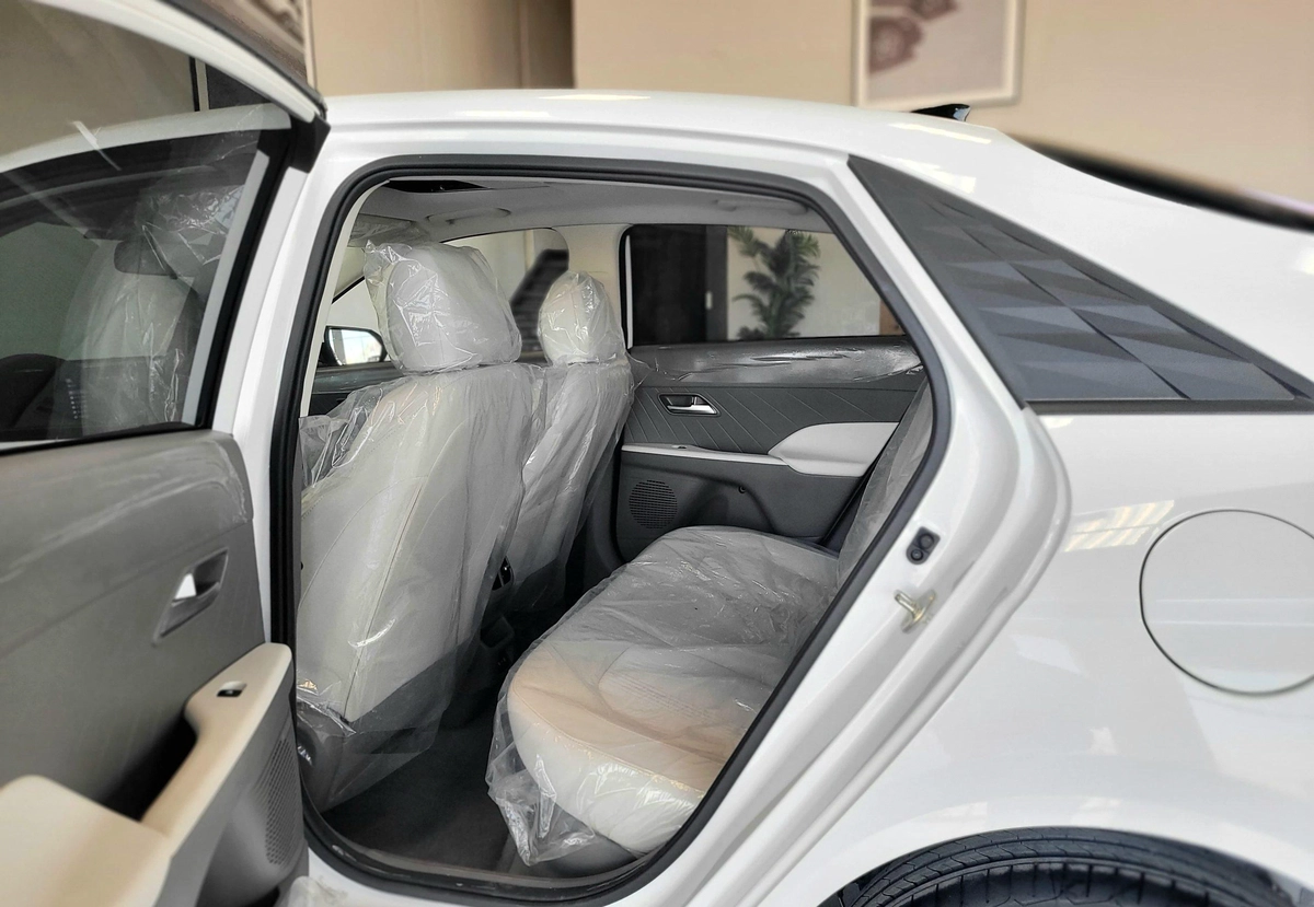 HYUNDAI ACCENT LUXUARY 1.5L 2025 (GCC SPECS)-2-2