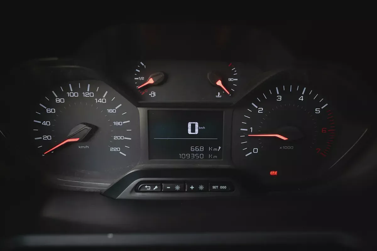 Peugeot Partner | Delivery Van | GCC Specs | Ref#P31736-9-9
