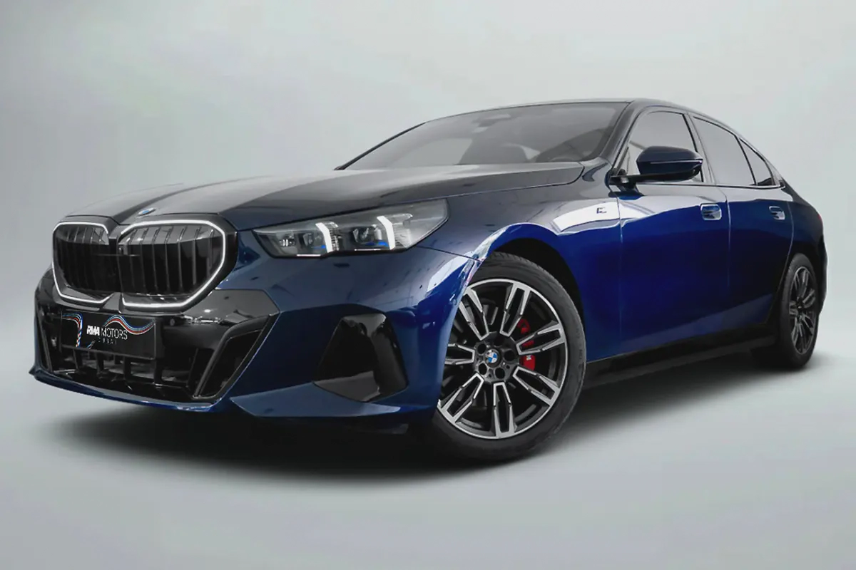 4,426 AED / 60 months | 0% DP | 2024 BMW 520i M Sport / Full AGMC BMW Service History
