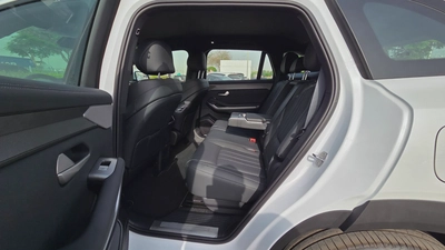 BYD ATTO 8 Premium (White)-11