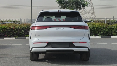 BYD ATTO 8 Premium (White)-6