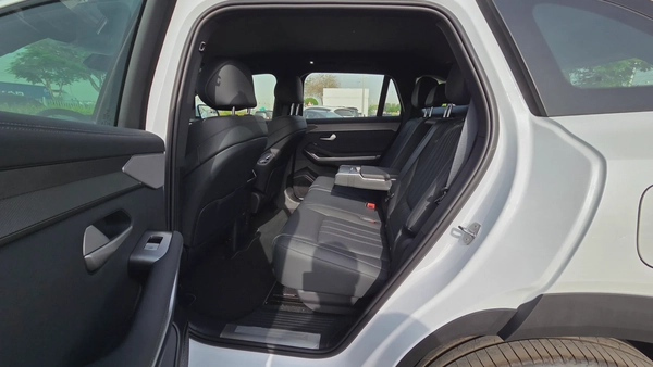 BYD ATTO 8 Premium (White)