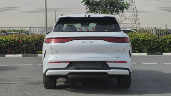 BYD ATTO 8 Premium (White)
