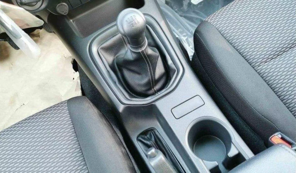 Toyota Hilux GL Toyota hilux 2.4L diesel mid options MY2025-9-0