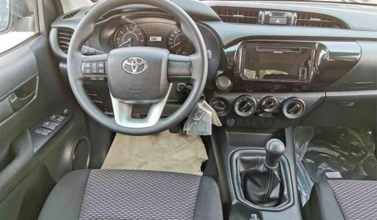 Toyota Hilux GL Toyota hilux 2.4L diesel mid options MY2025-11-0