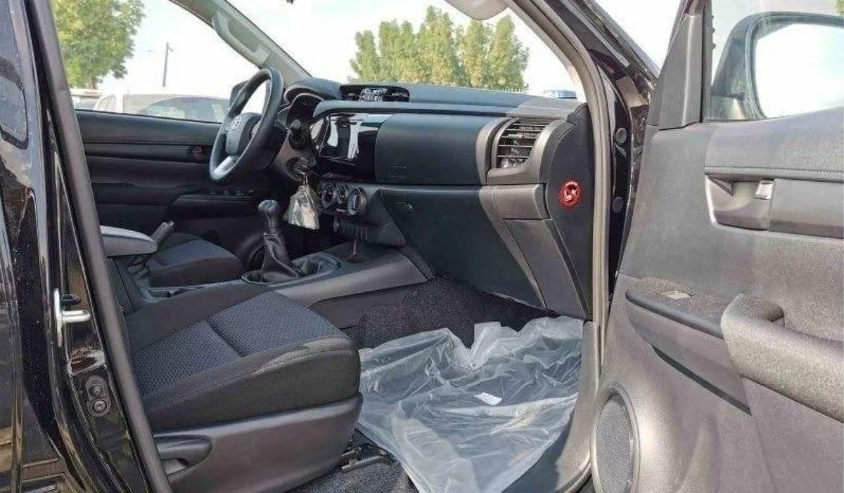 Toyota Hilux GL Toyota hilux 2.4L diesel mid options MY2025-13-0