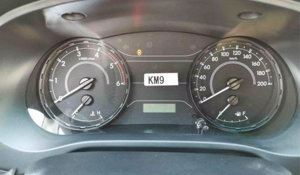 Toyota Hilux GL Toyota hilux 2.4L diesel mid options MY2025-17-0