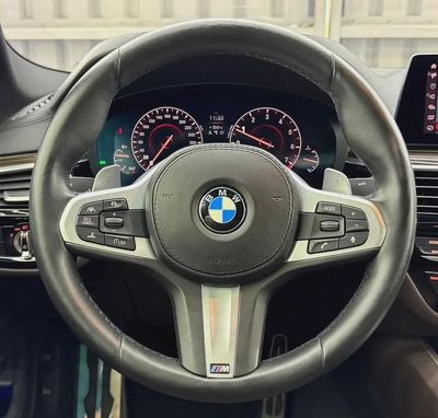 BMW 5 Series M550i xDrive 2019 | One Owner | GCC specs | AGMC  Full Service history-12