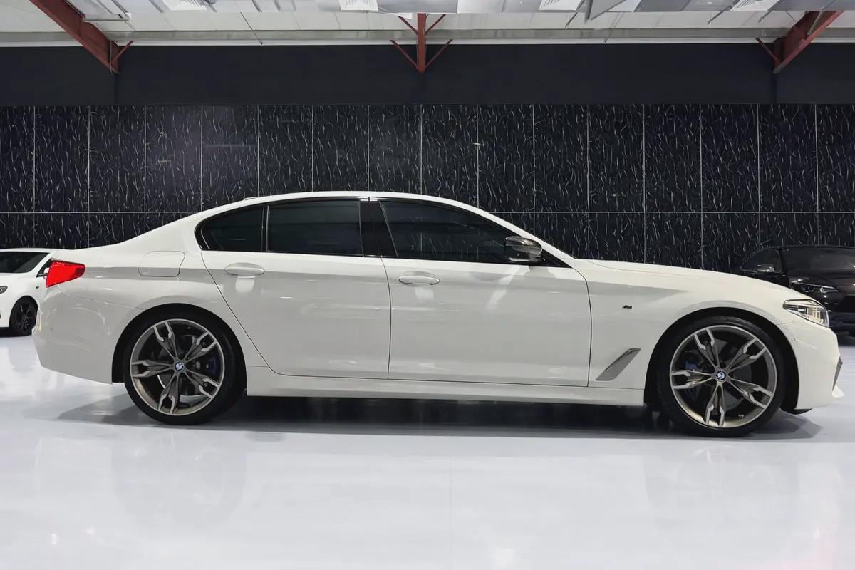 BMW 5 Series M550i xDrive 2019 | One Owner | GCC specs | AGMC Full Service history-7-7