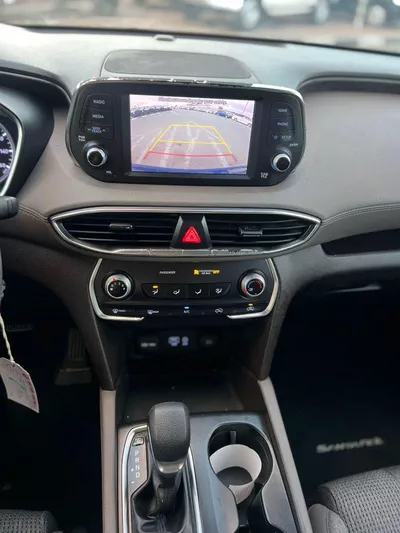 Hyundai Santa Fe STANDARD 2019 Hyndai Santafe Fe 2.4L V4 FWD - Rear Camera & Sensor-17
