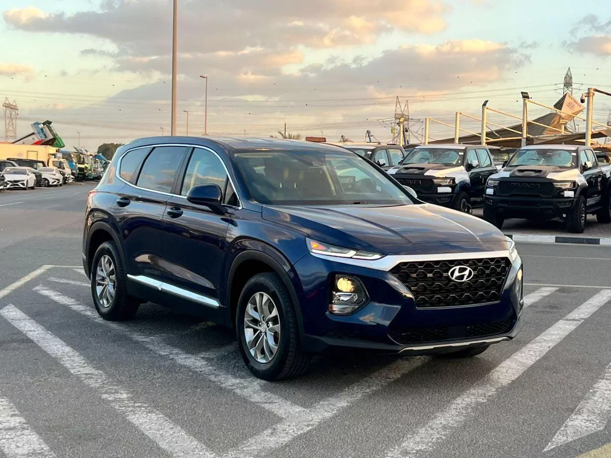 Hyundai Santa Fe STANDARD 2019 Hyndai Santafe Fe 2.4L V4 FWD - Rear Camera & Sensor