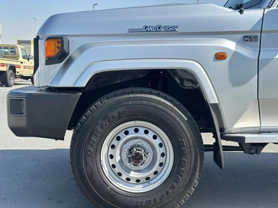 Toyota Land Cruiser Pick Up Std 4.0L Single Cab Utility 4WD-13