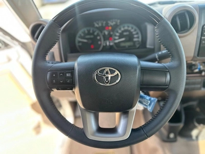 Toyota Land Cruiser Pick Up Std 4.0L Single Cab Utility 4WD-1