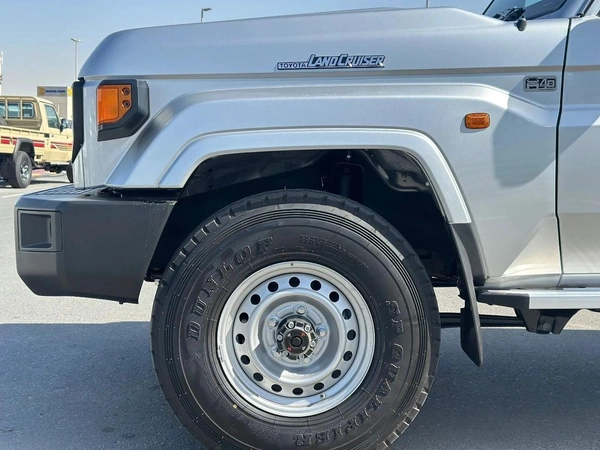 Toyota Land Cruiser Pick Up Std 4.0L Single Cab Utility 4WD