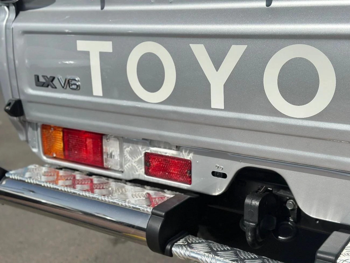Toyota Land Cruiser Pick Up Std 4.0L Single Cab Utility 4WD-3-3