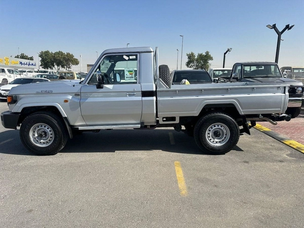Toyota Land Cruiser Pick Up Std 4.0L Single Cab Utility 4WD