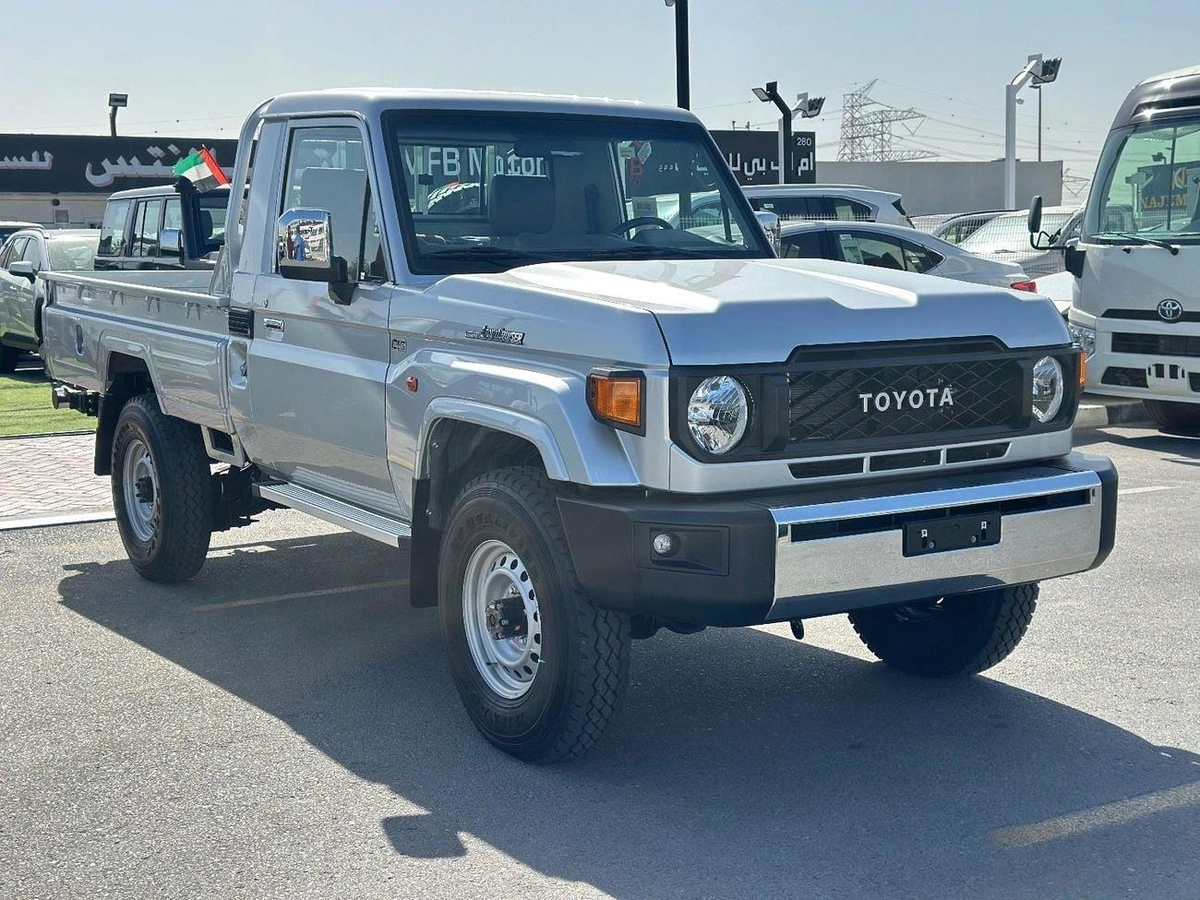 Toyota Land Cruiser Pick Up Std 4.0L Single Cab Utility 4WD-2-2
