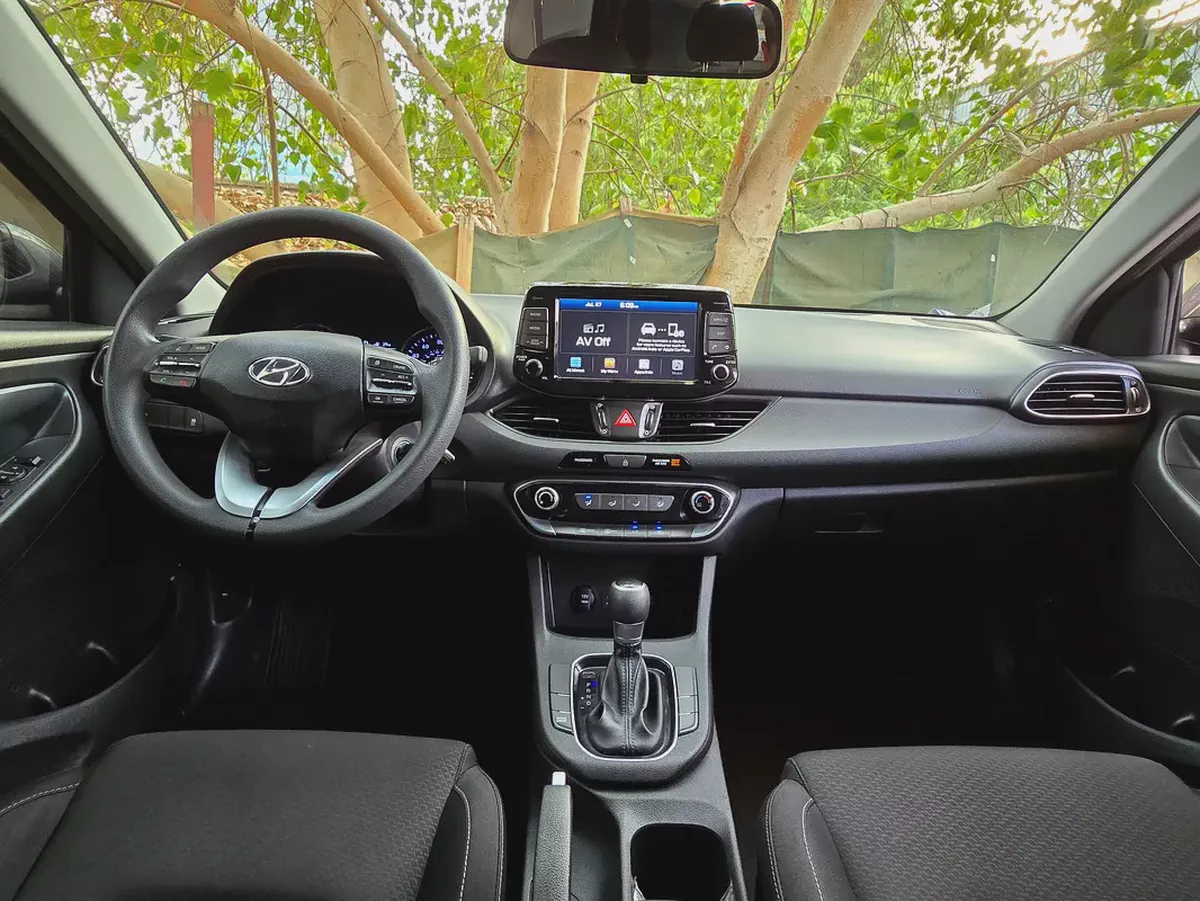 Excellent Condition | 2018 Hyundai Elantra-4-4