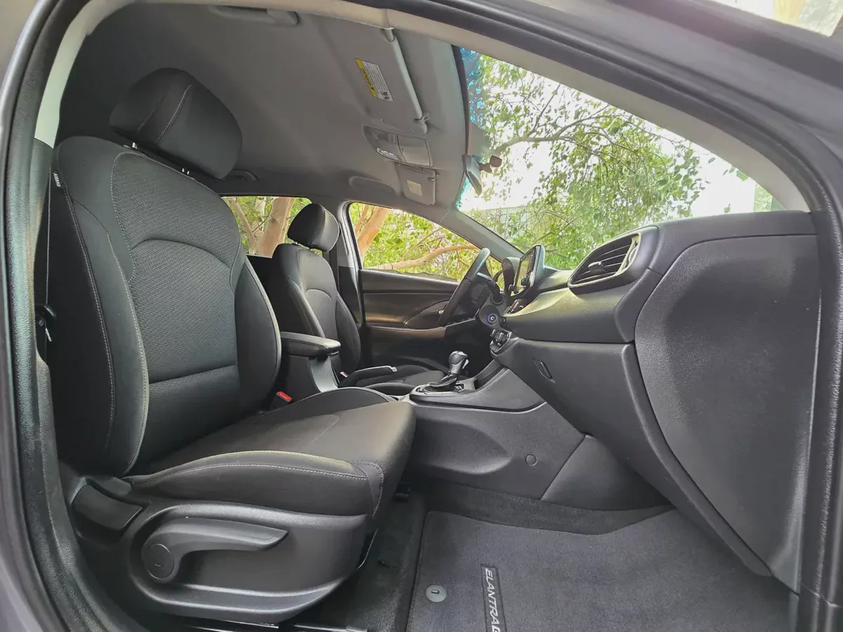 Excellent Condition | 2018 Hyundai Elantra-5-5