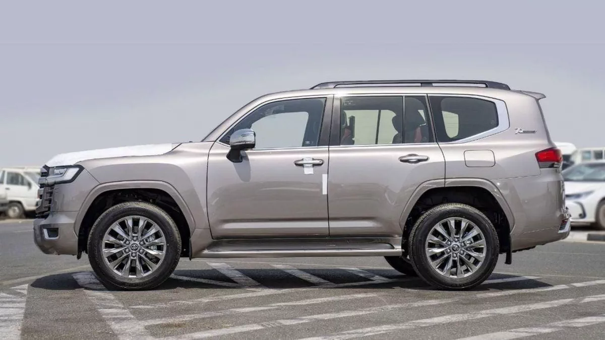 Toyota Land Cruiser VXR Land cruiser VXR 3.3L diesel AT MY 2025 V6-3-0