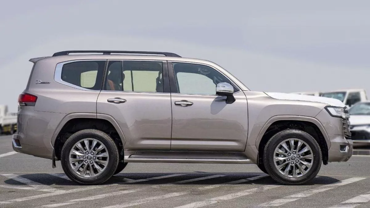 Toyota Land Cruiser VXR Land cruiser VXR 3.3L diesel AT MY 2025 V6-4-0