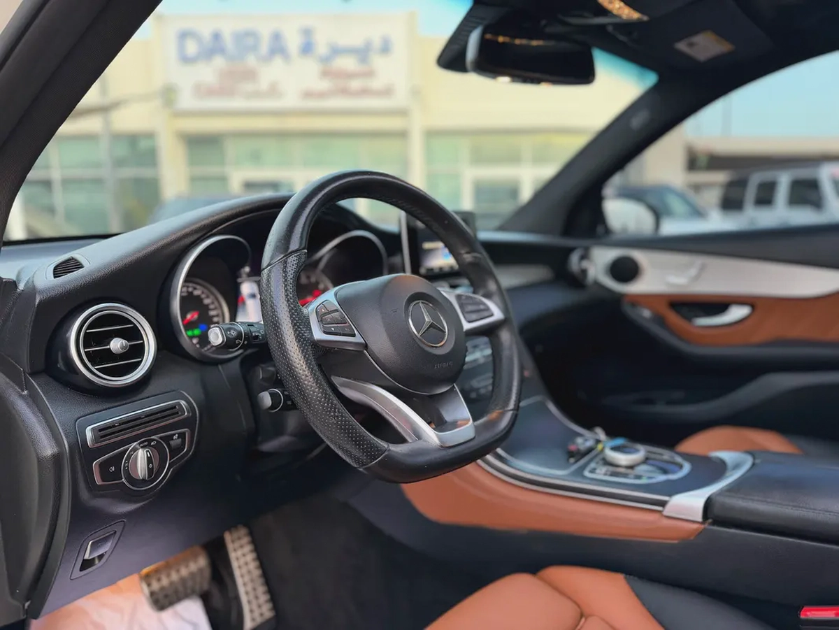 Mercedes-Benz GLC 300 AMG 2019 - American Specs-6-6