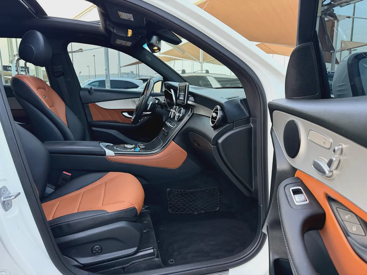 Mercedes-Benz GLC 300 AMG 2019 - American Specs-9-9