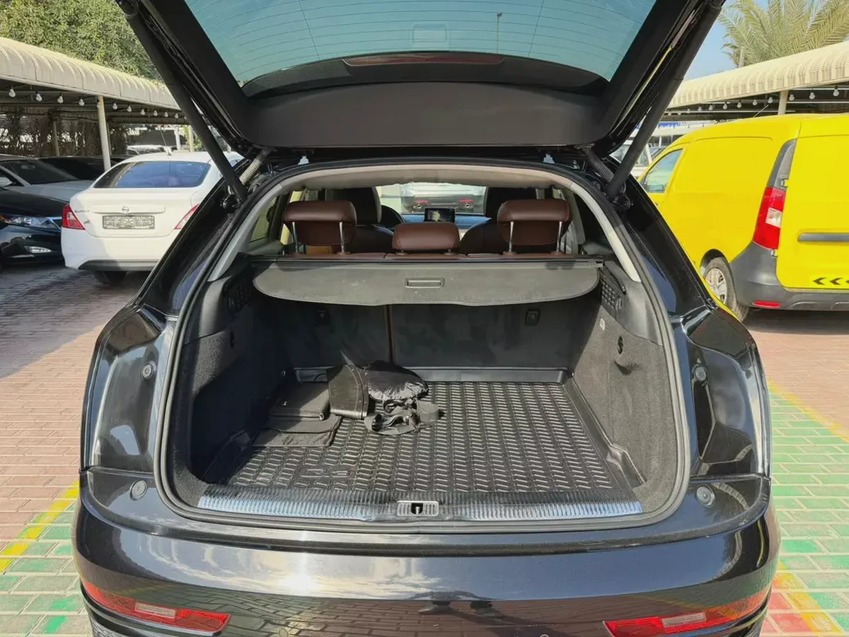 AUDI Q3-12-12