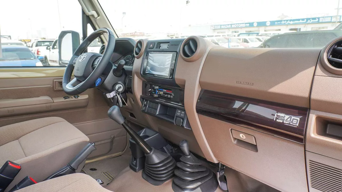 Toyota Land Cruiser Pick Up 4.0L V6 Oman Specs-11-0