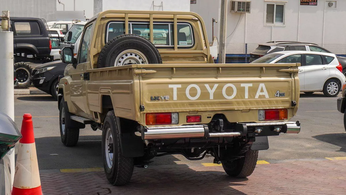Toyota Land Cruiser Pick Up 4.0L V6 Oman Specs-16-0