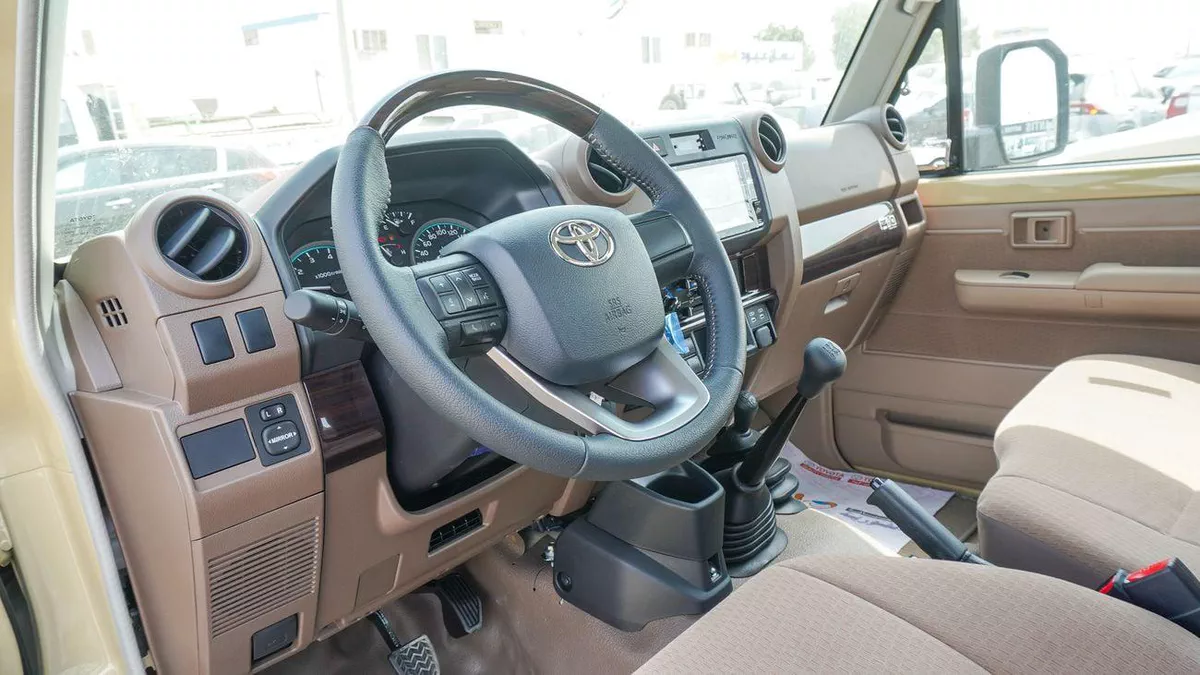 Toyota Land Cruiser Pick Up 4.0L V6 Oman Specs-3-0