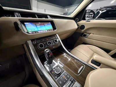 Black Edition | 1 Owner | Apple Car Play | Original Paint | FSH | Warranty | GCC Specs-9