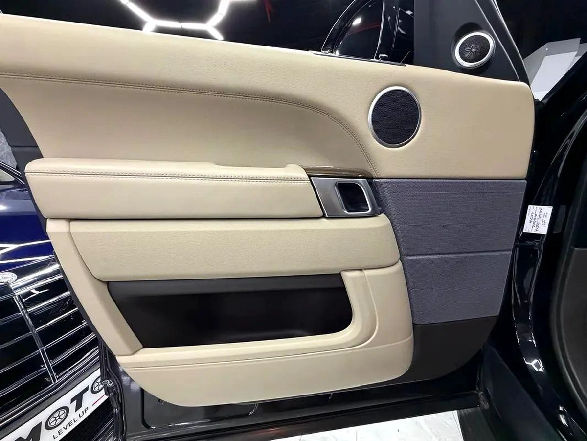 Black Edition | 1 Owner | Apple Car Play | Original Paint | FSH | Warranty | GCC Specs-4-4