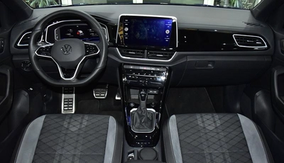 Volkswagen T-ROC R-Line ( 2023 Model ) in Blue Color GCC Specs-7