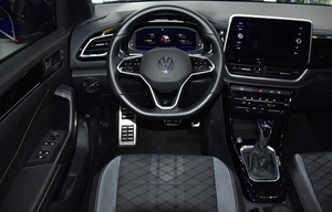 Volkswagen T-ROC R-Line ( 2023 Model ) in Blue Color GCC Specs