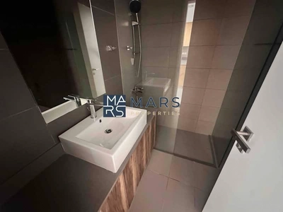 Elegant One-Bedroom Apartment with Stunning Views, No Balcony: Modern Design, Prime Location-9