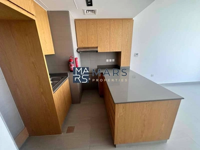 Elegant One-Bedroom Apartment with Stunning Views, No Balcony: Modern Design, Prime Location-1