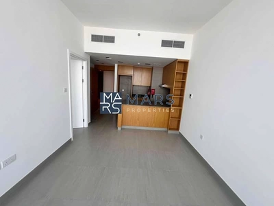 Elegant One-Bedroom Apartment with Stunning Views, No Balcony: Modern Design, Prime Location-4