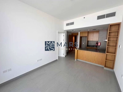 Elegant One-Bedroom Apartment with Stunning Views, No Balcony: Modern Design, Prime Location-5
