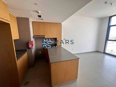 Elegant One-Bedroom Apartment with Stunning Views, No Balcony: Modern Design, Prime Location-6