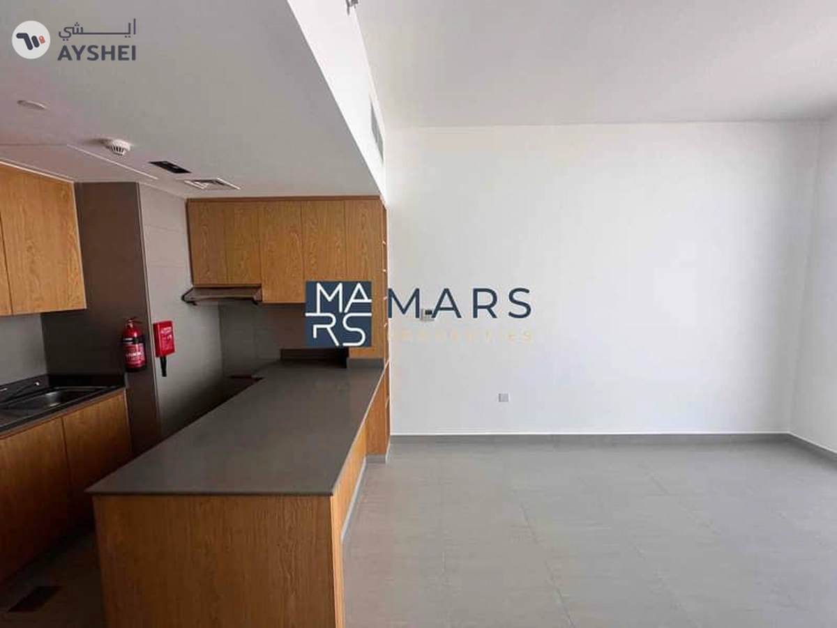 Elegant One-Bedroom Apartment with Stunning Views, No Balcony: Modern Design, Prime Location-2-2