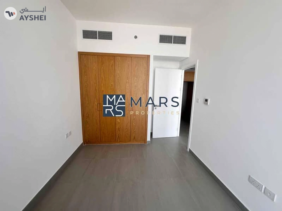 Elegant One-Bedroom Apartment with Stunning Views, No Balcony: Modern Design, Prime Location-3-3