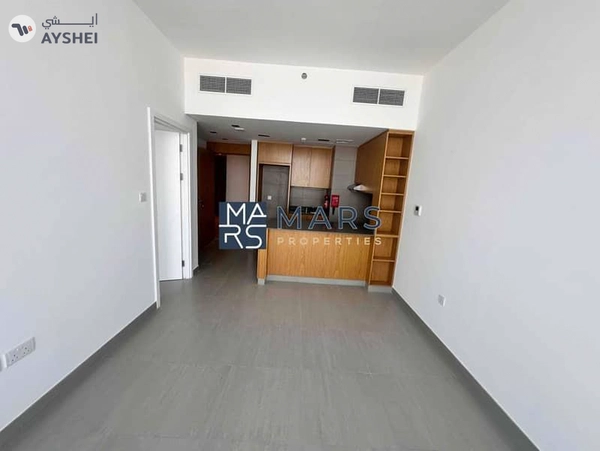 Elegant One-Bedroom Apartment with Stunning Views, No Balcony: Modern Design, Prime Location
