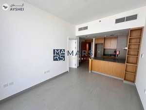 Elegant One-Bedroom Apartment with Stunning Views, No Balcony: Modern Design, Prime Location