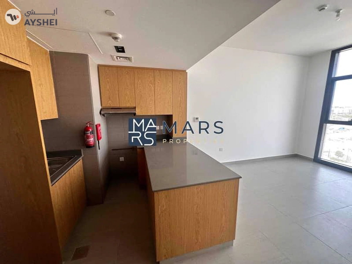 Elegant One-Bedroom Apartment with Stunning Views, No Balcony: Modern Design, Prime Location-6-6