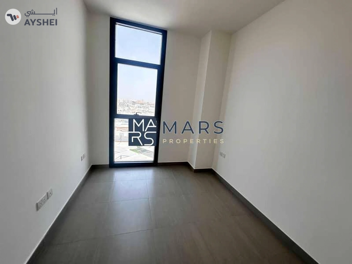 Elegant One-Bedroom Apartment with Stunning Views, No Balcony: Modern Design, Prime Location-8-8