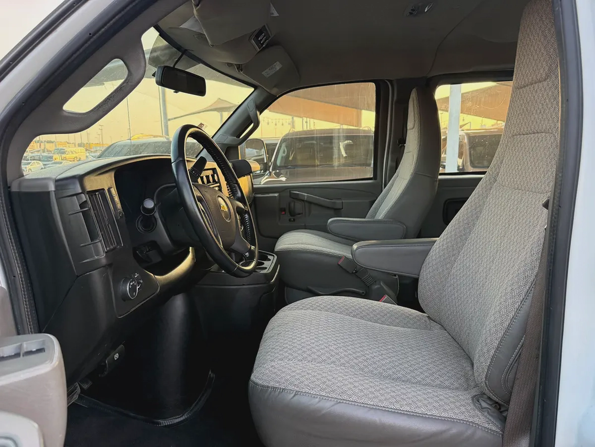 2020 Chevrolet Express, Gulf specification, automatic-7-7