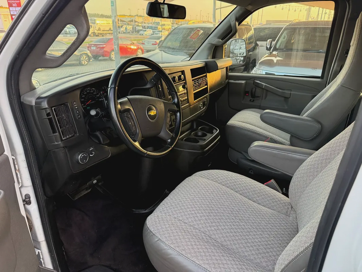 2020 Chevrolet Express, Gulf specification, automatic-8-8