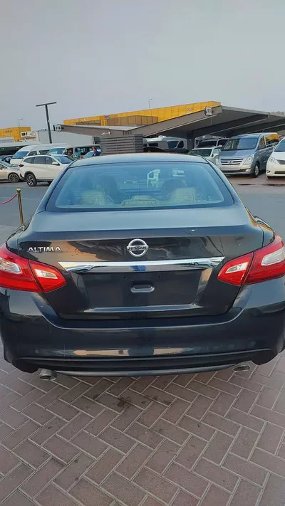 Nissan Altima SV 2016 American Specs - Well Maintained-6