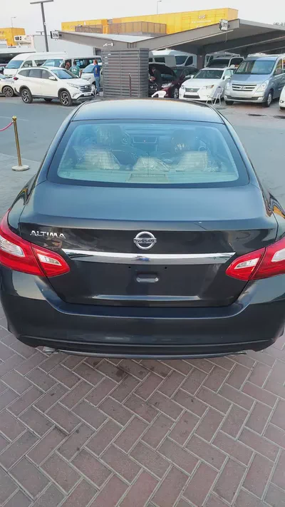 Nissan Altima SV 2016 American Specs - Well Maintained-7
